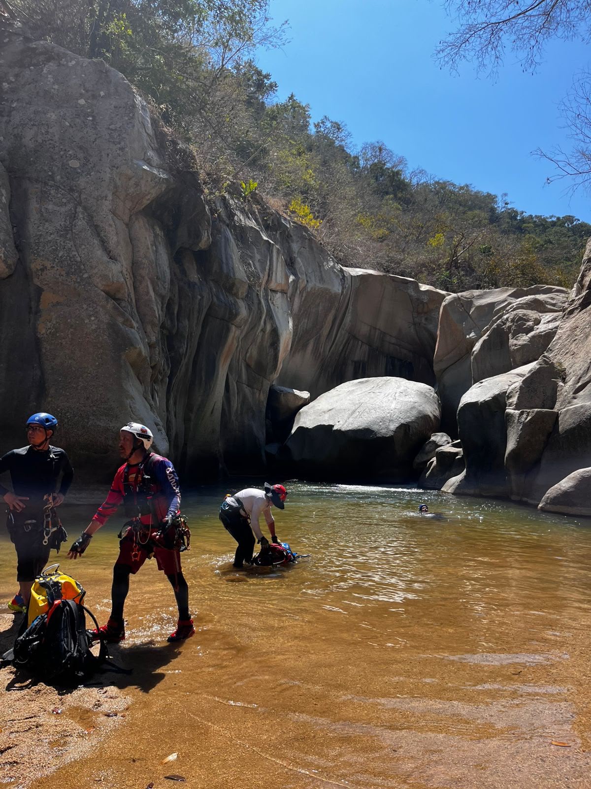 Canyoning and rappelling in Pilotas, Puerto Vallarta (photo 3)